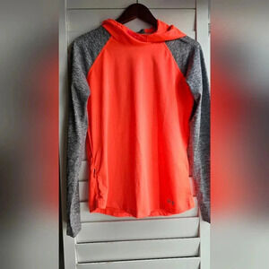 Under Armour Women's Long Sleeve Run Fitted Heatgear  Hoodie Sport Athletic size